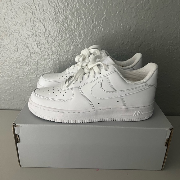 White Nike Air Force 1 size 6.5 - Picture 7 of 7